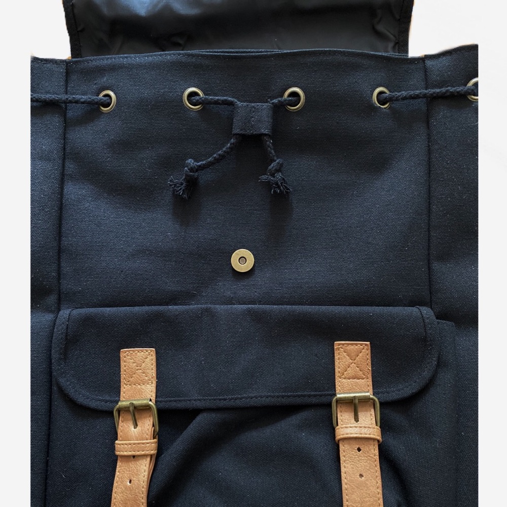 🍁NEW! Large backpack - Picture 3 of 3